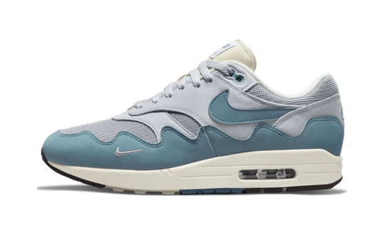 Basket blanc bleu gris suede daim cuir air max 1 nike patta