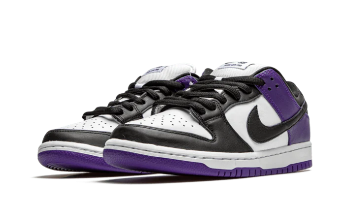 Basket blanc noir violet cuir dunk low sb skateboard nike