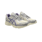 Détail de la ASICS Gel-Venture 6 Story mfg. Vanilla Violet Quartz Gingham mettant en avant les finitions Gingham et matériaux premium.