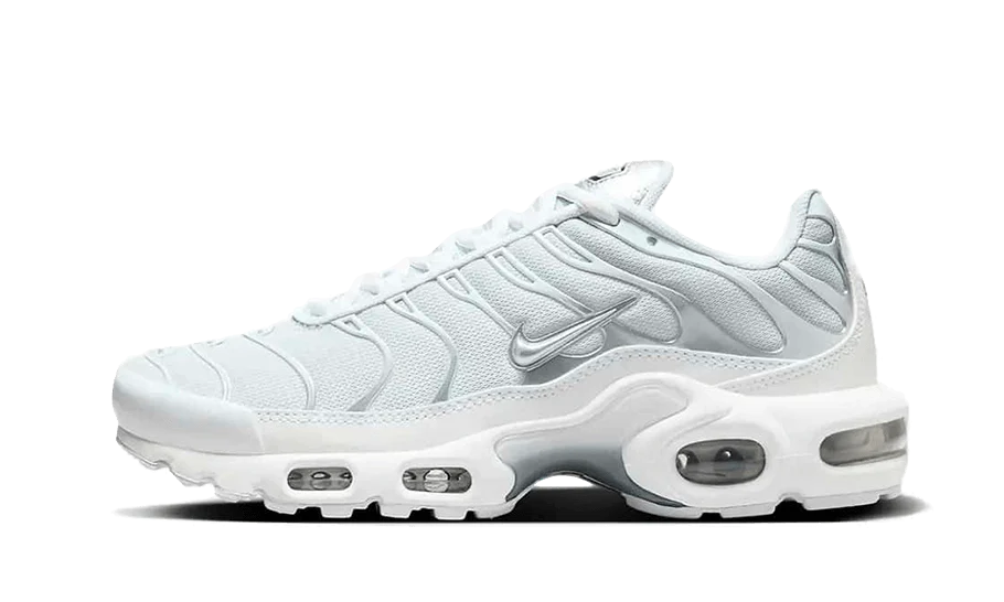 Paire de basket, sneakers nike air max tn white metallic silver côté